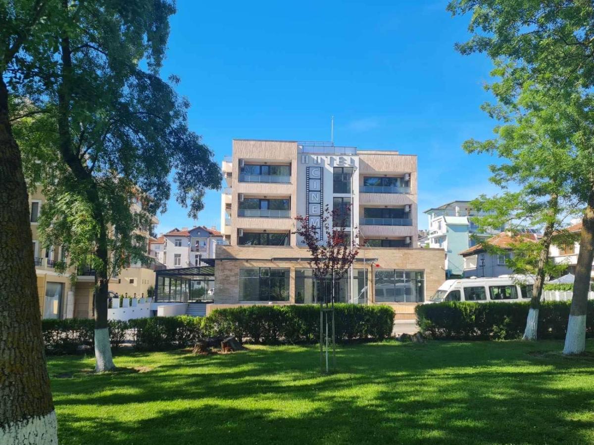 Cinema Hotel Primorsko Exterior foto
